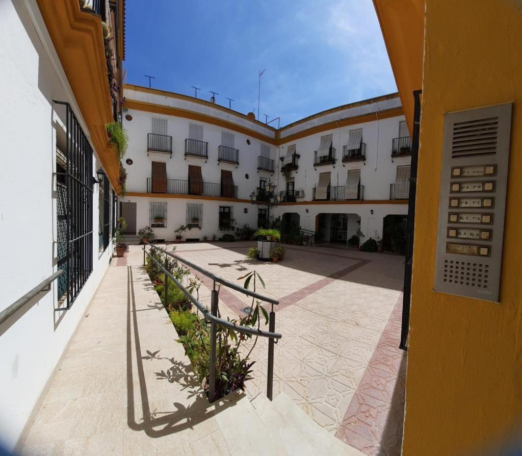 Budget And Cute Rooms With Balcony Sevilla Center Sevilha Exterior foto