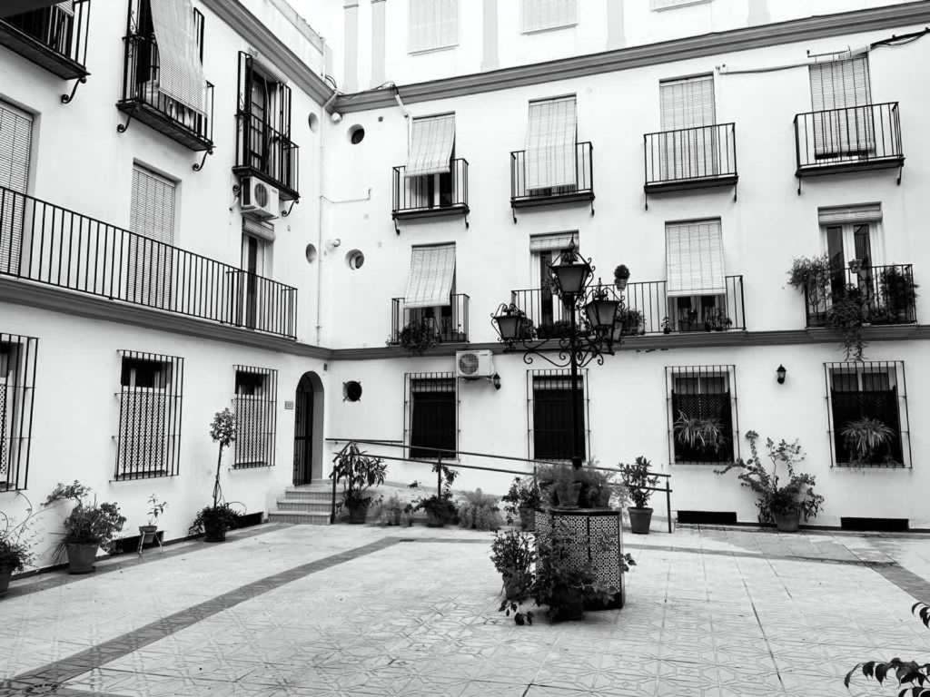 Budget And Cute Rooms With Balcony Sevilla Center Sevilha Exterior foto