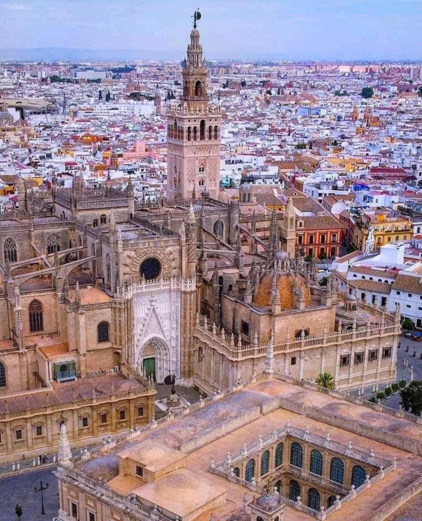 Budget And Cute Rooms With Balcony Sevilla Center Sevilha Exterior foto