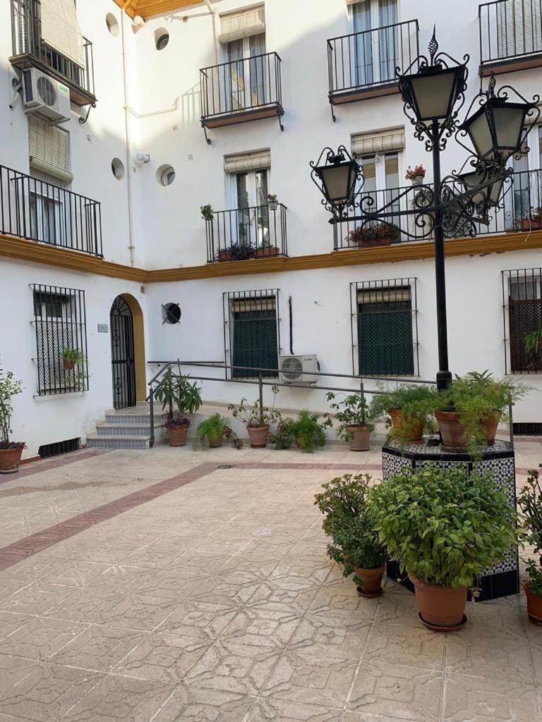 Budget And Cute Rooms With Balcony Sevilla Center Sevilha Exterior foto