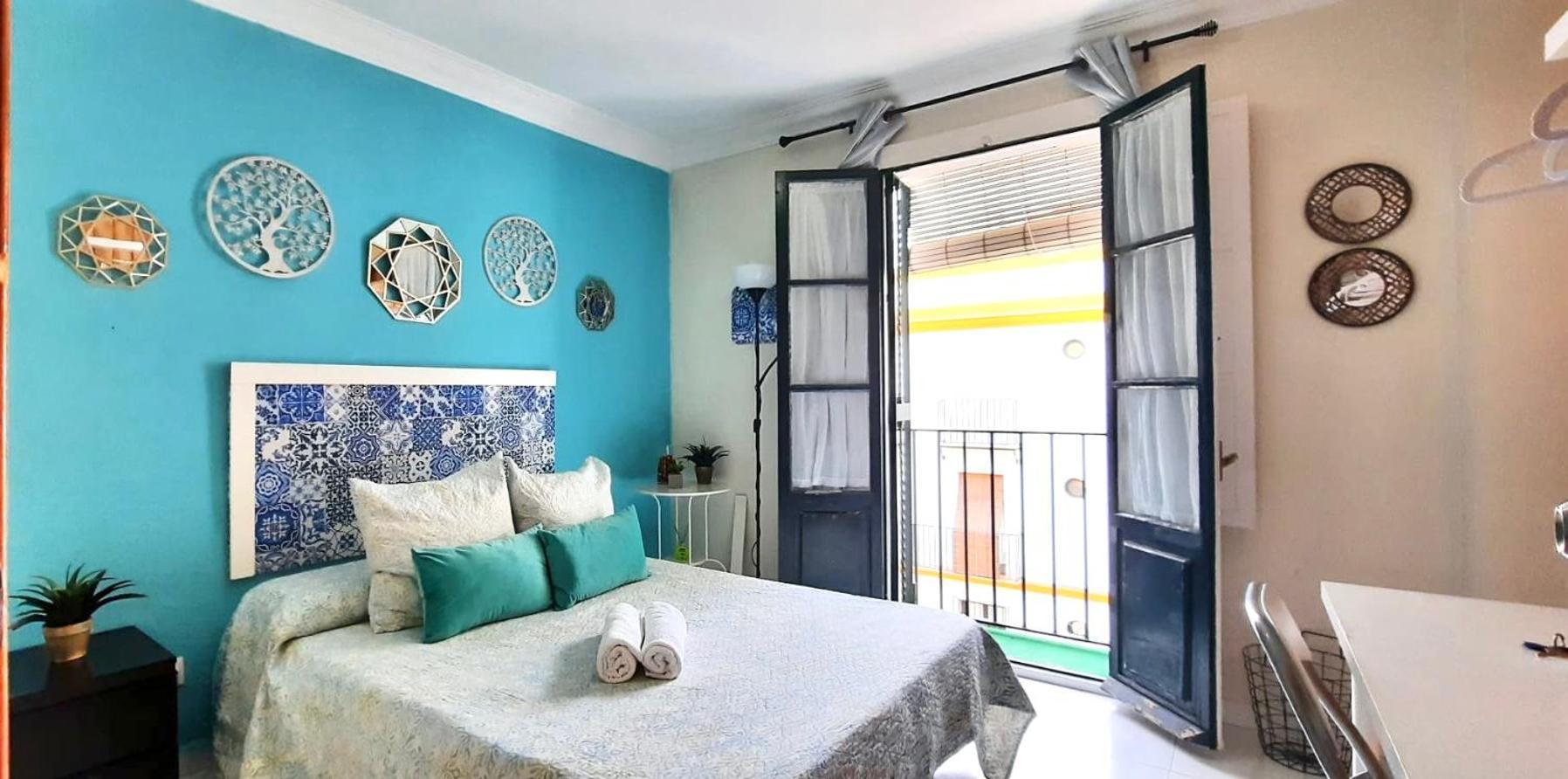 Budget And Cute Rooms With Balcony Sevilla Center Sevilha Exterior foto