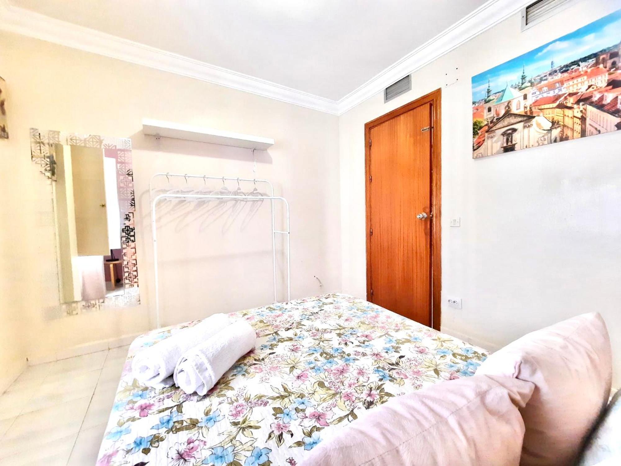 Budget And Cute Rooms With Balcony Sevilla Center Sevilha Exterior foto