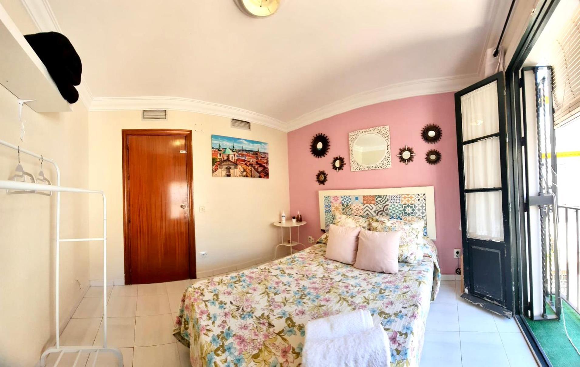 Budget And Cute Rooms With Balcony Sevilla Center Sevilha Exterior foto