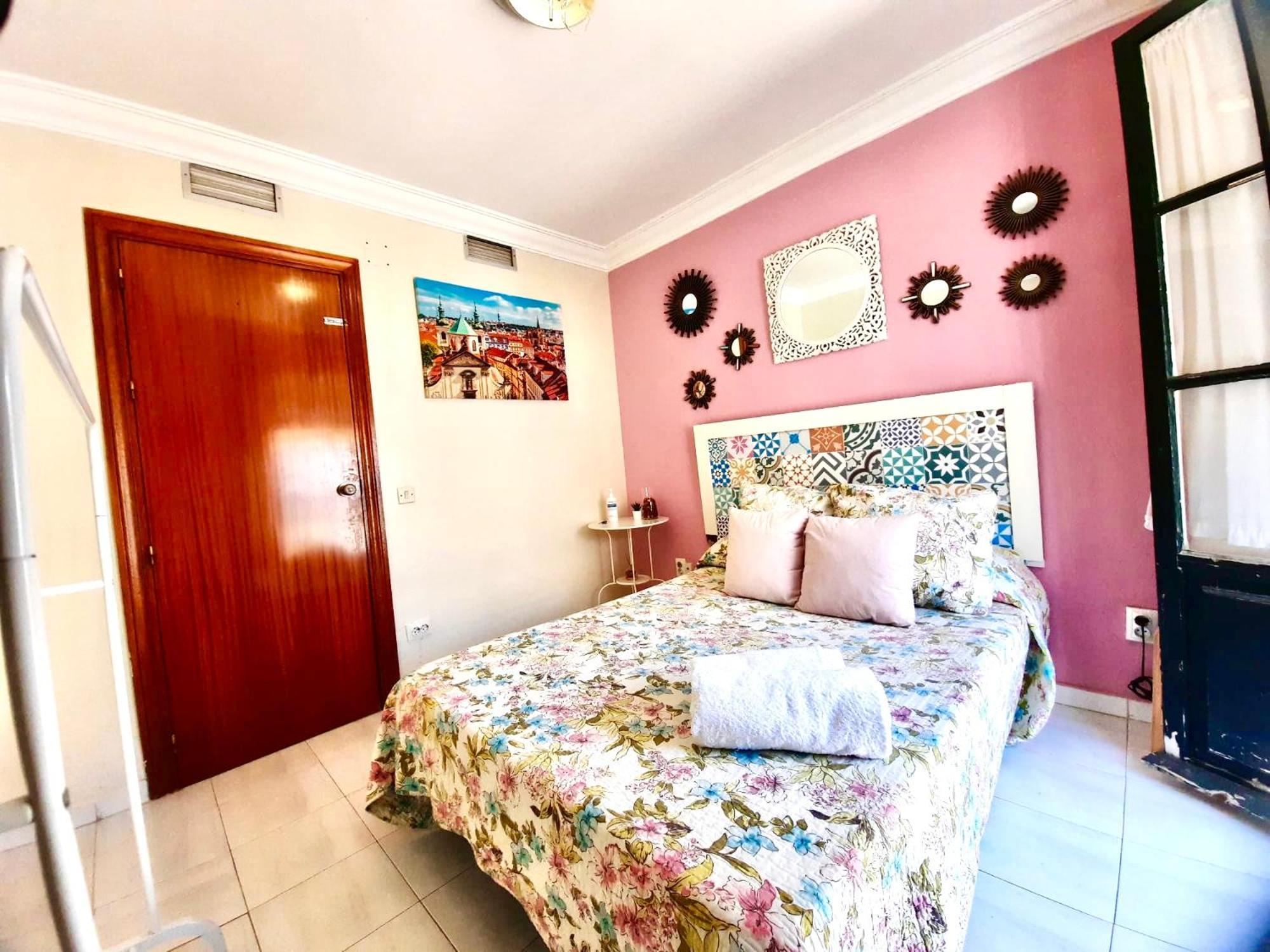 Budget And Cute Rooms With Balcony Sevilla Center Sevilha Exterior foto