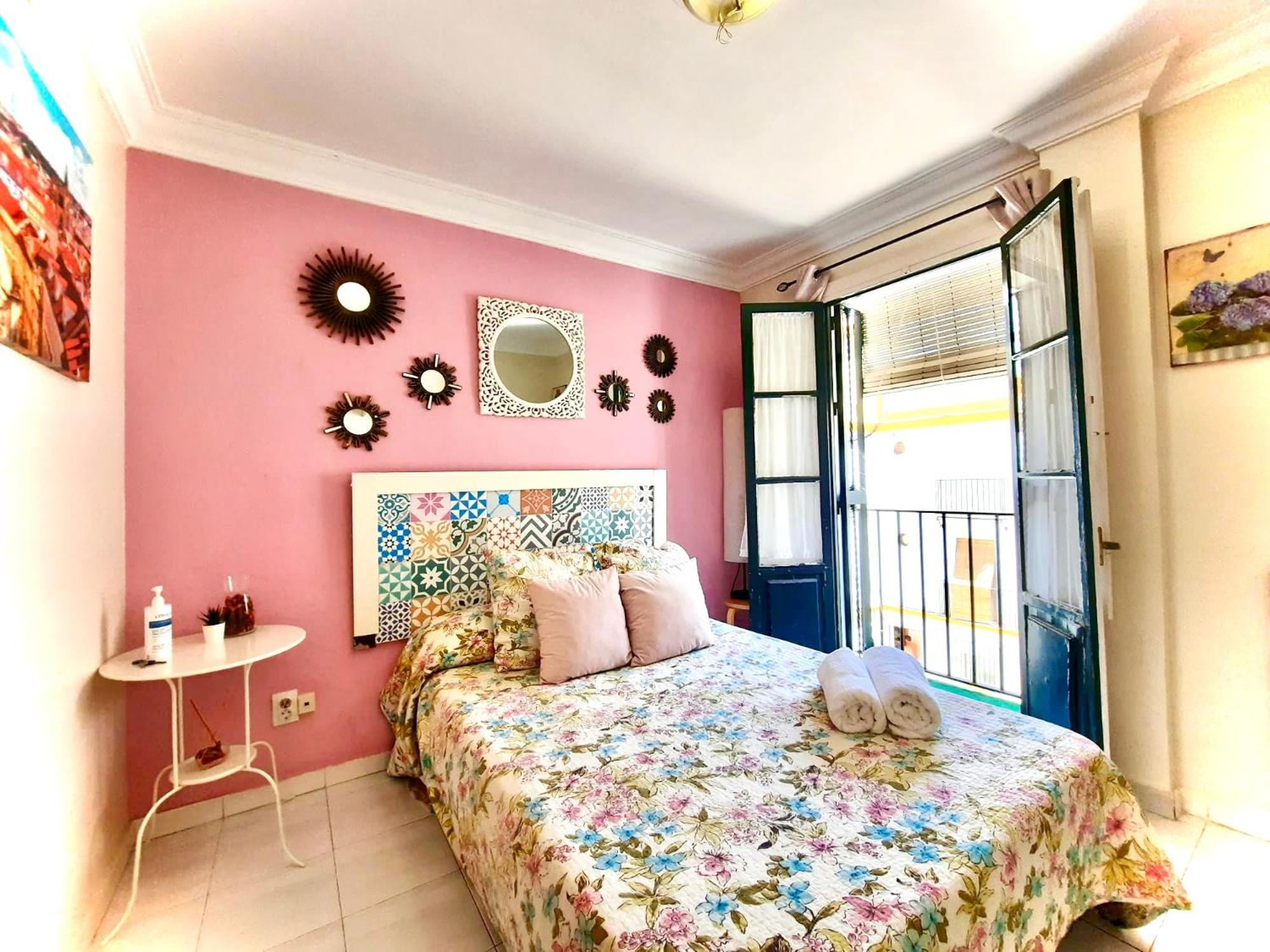 Budget And Cute Rooms With Balcony Sevilla Center Sevilha Exterior foto