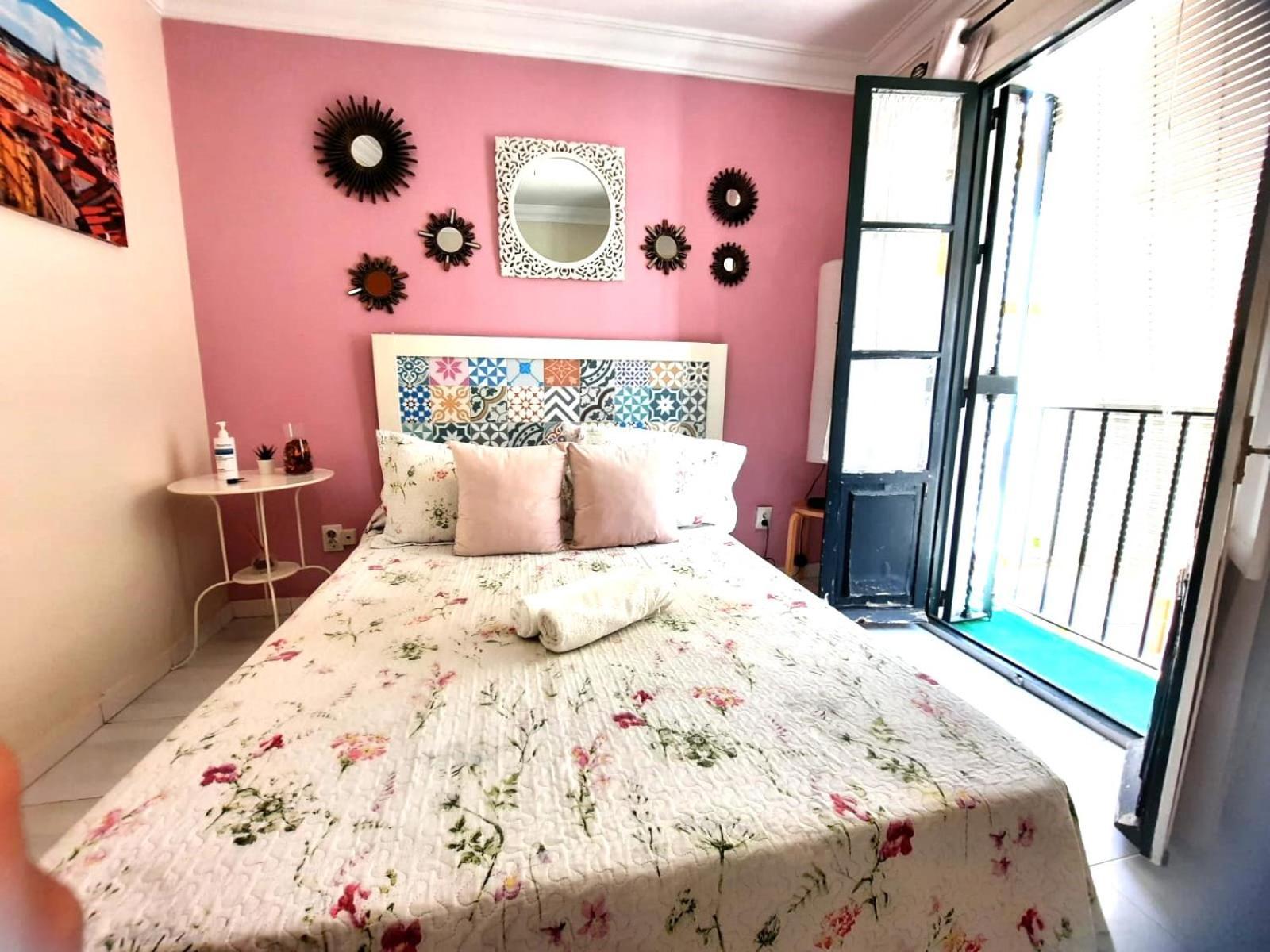 Budget And Cute Rooms With Balcony Sevilla Center Sevilha Exterior foto