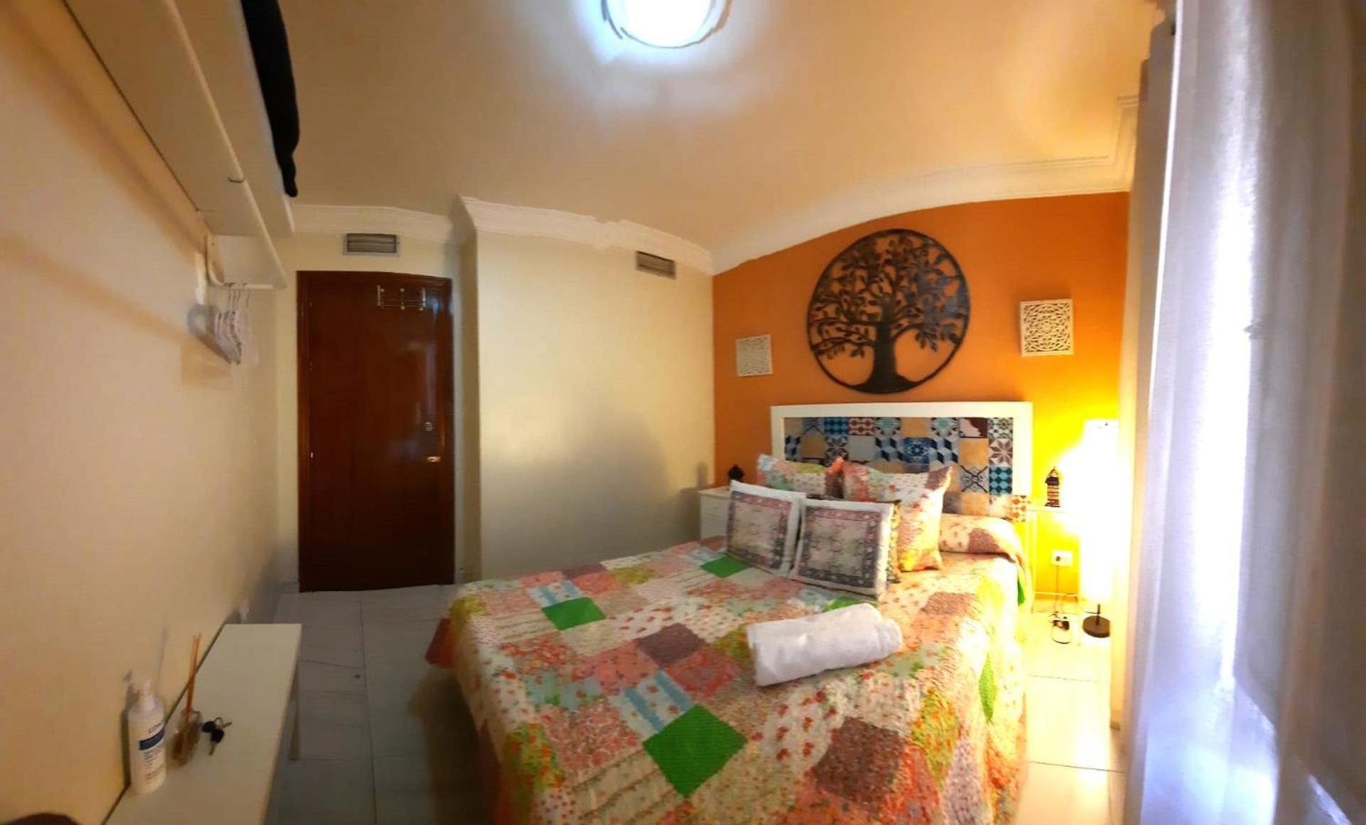 Budget And Cute Rooms With Balcony Sevilla Center Sevilha Exterior foto