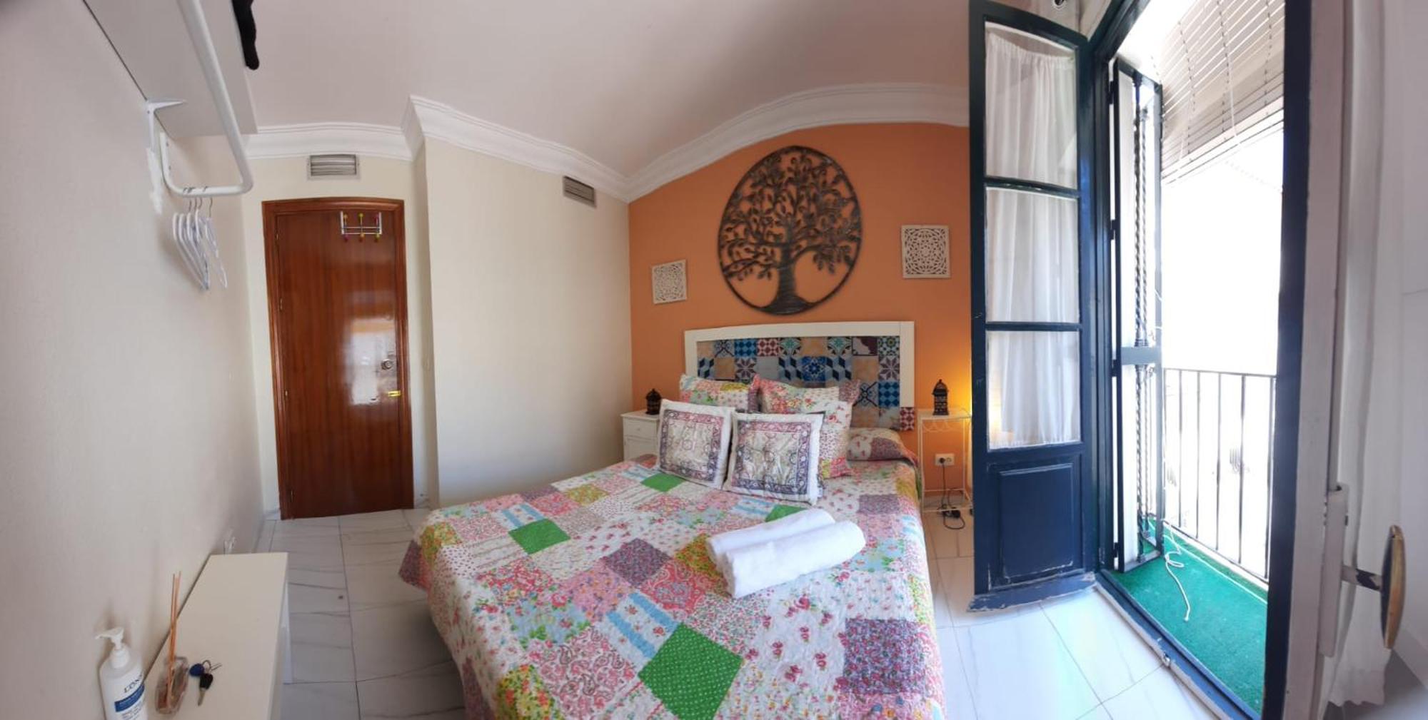 Budget And Cute Rooms With Balcony Sevilla Center Sevilha Exterior foto