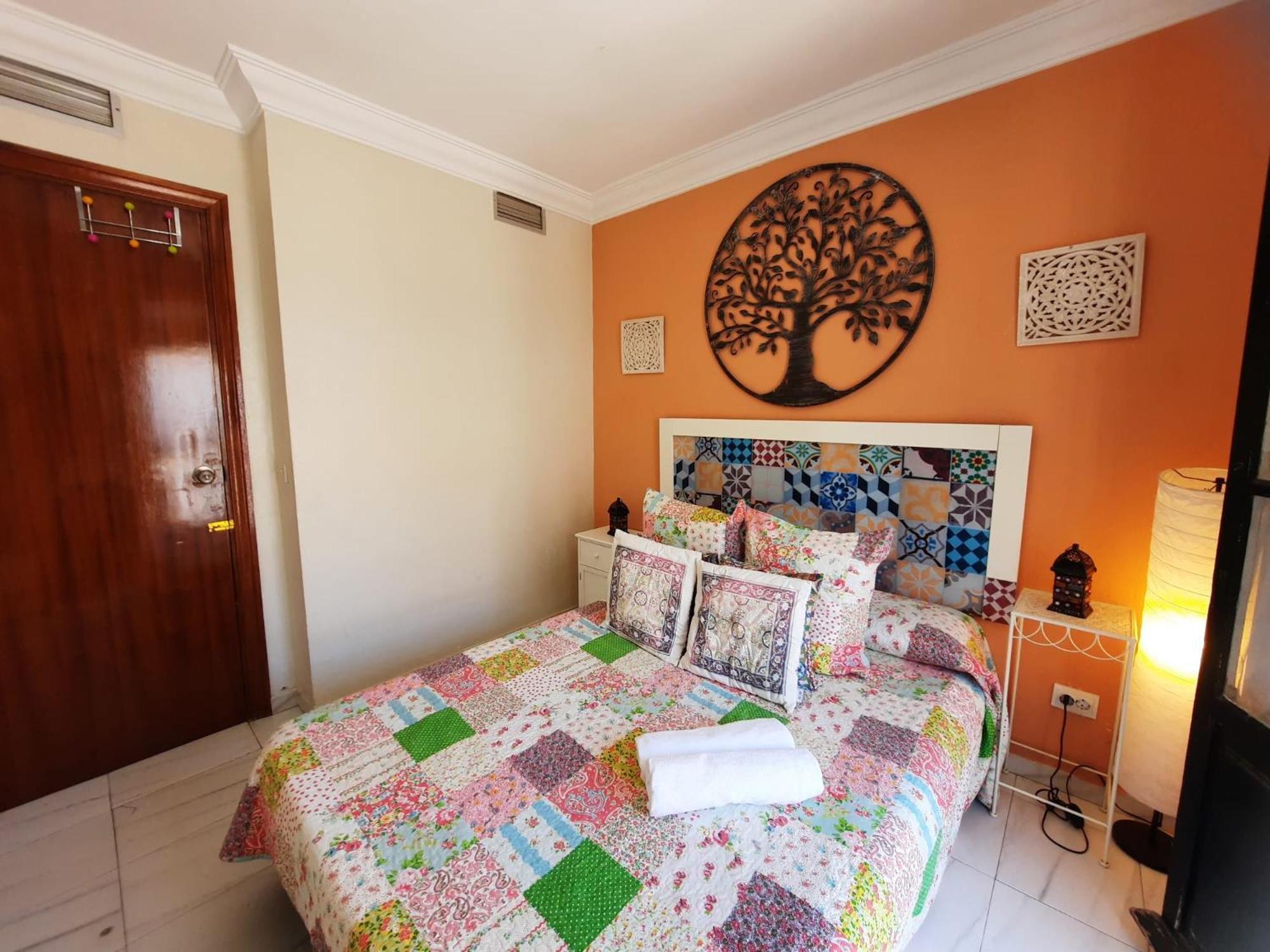 Budget And Cute Rooms With Balcony Sevilla Center Sevilha Exterior foto