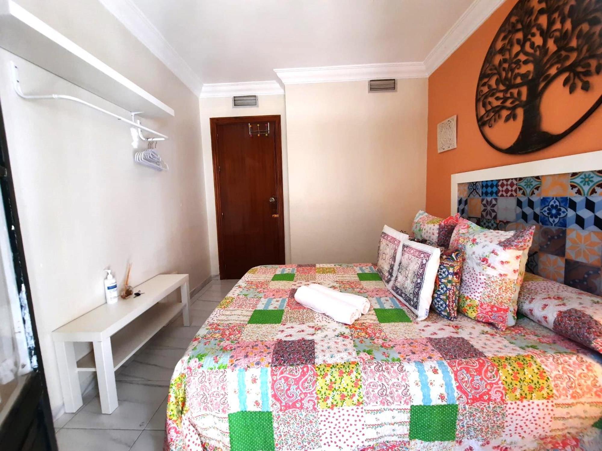 Budget And Cute Rooms With Balcony Sevilla Center Sevilha Exterior foto