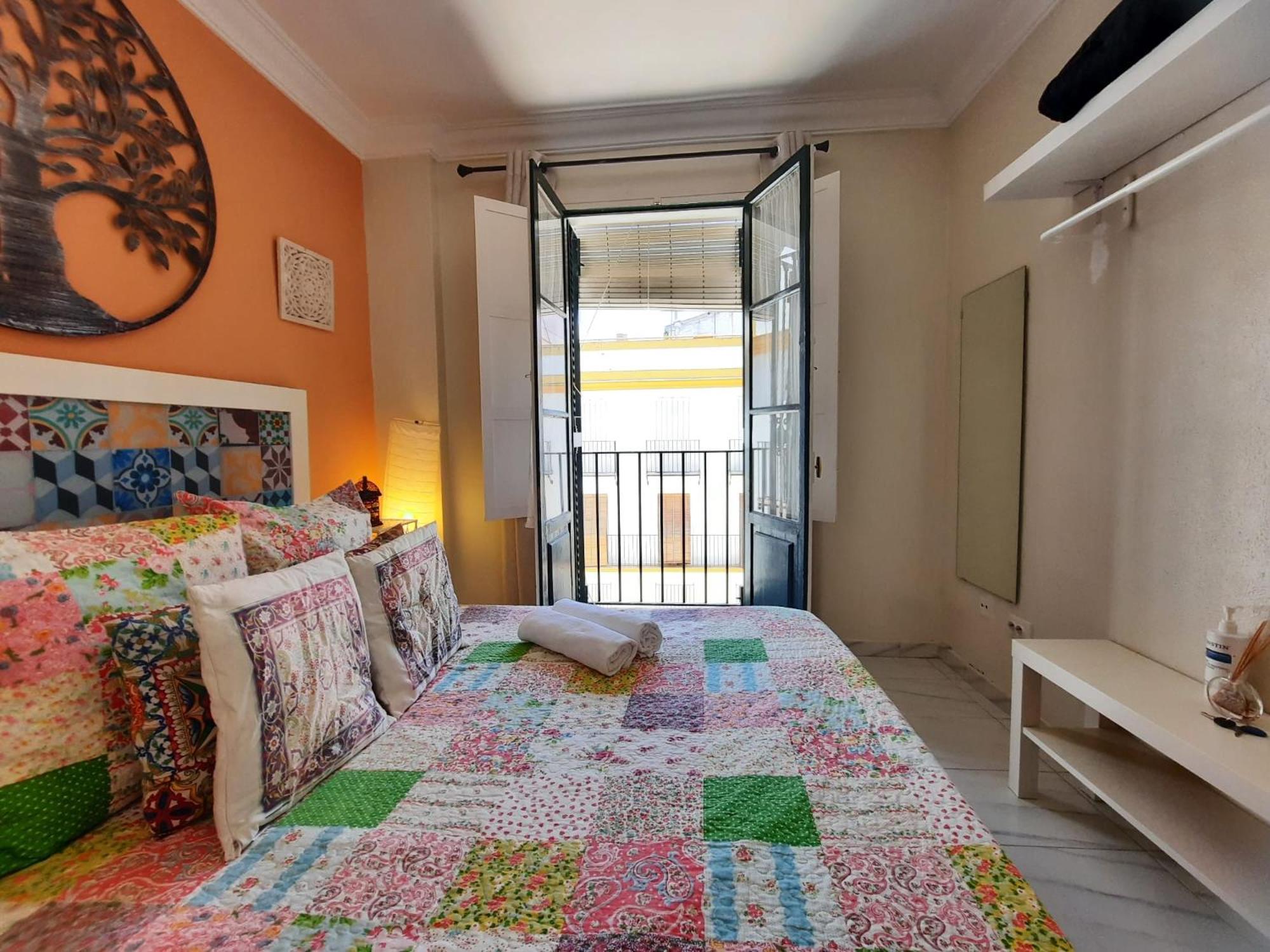 Budget And Cute Rooms With Balcony Sevilla Center Sevilha Exterior foto