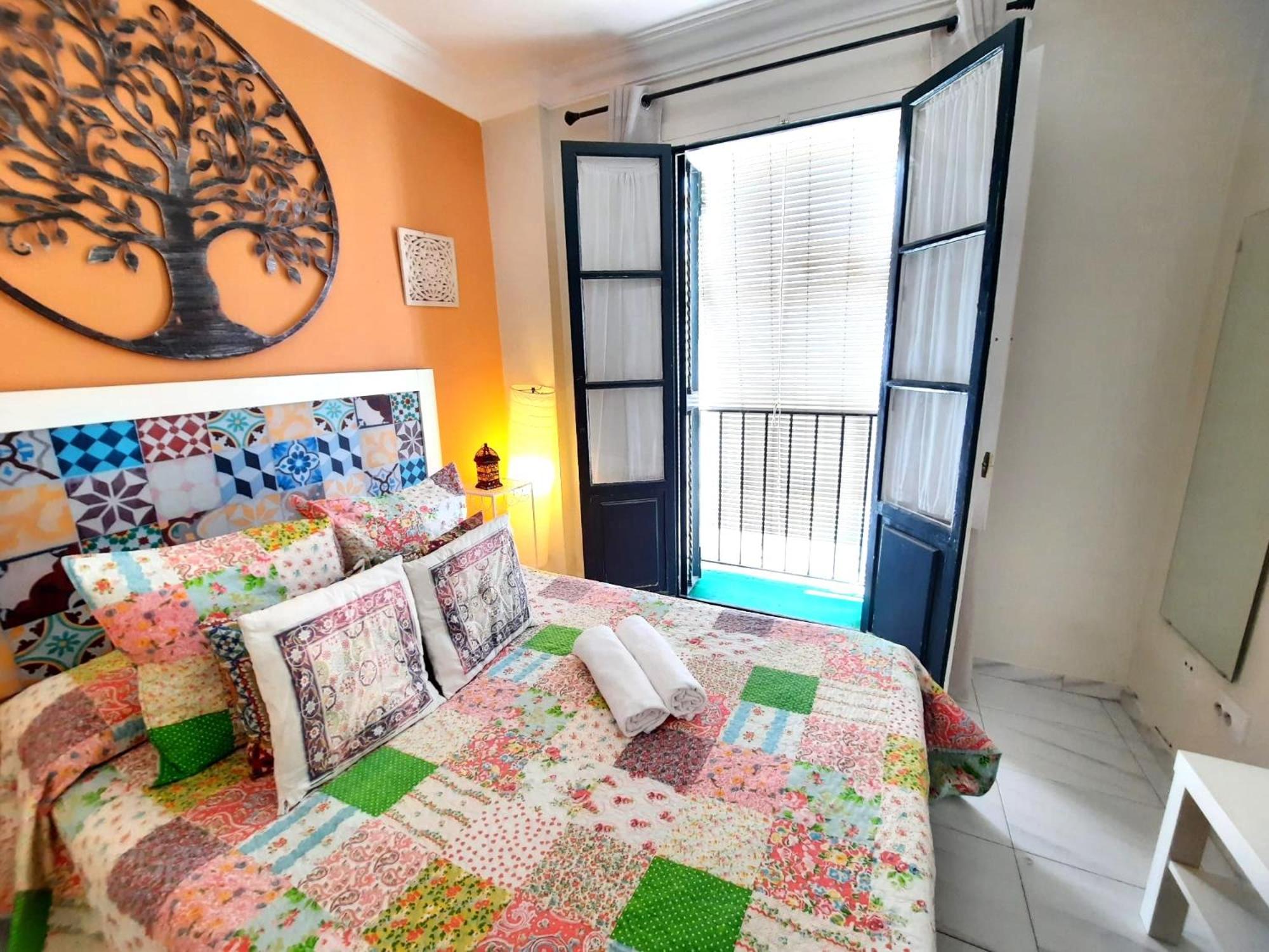 Budget And Cute Rooms With Balcony Sevilla Center Sevilha Exterior foto
