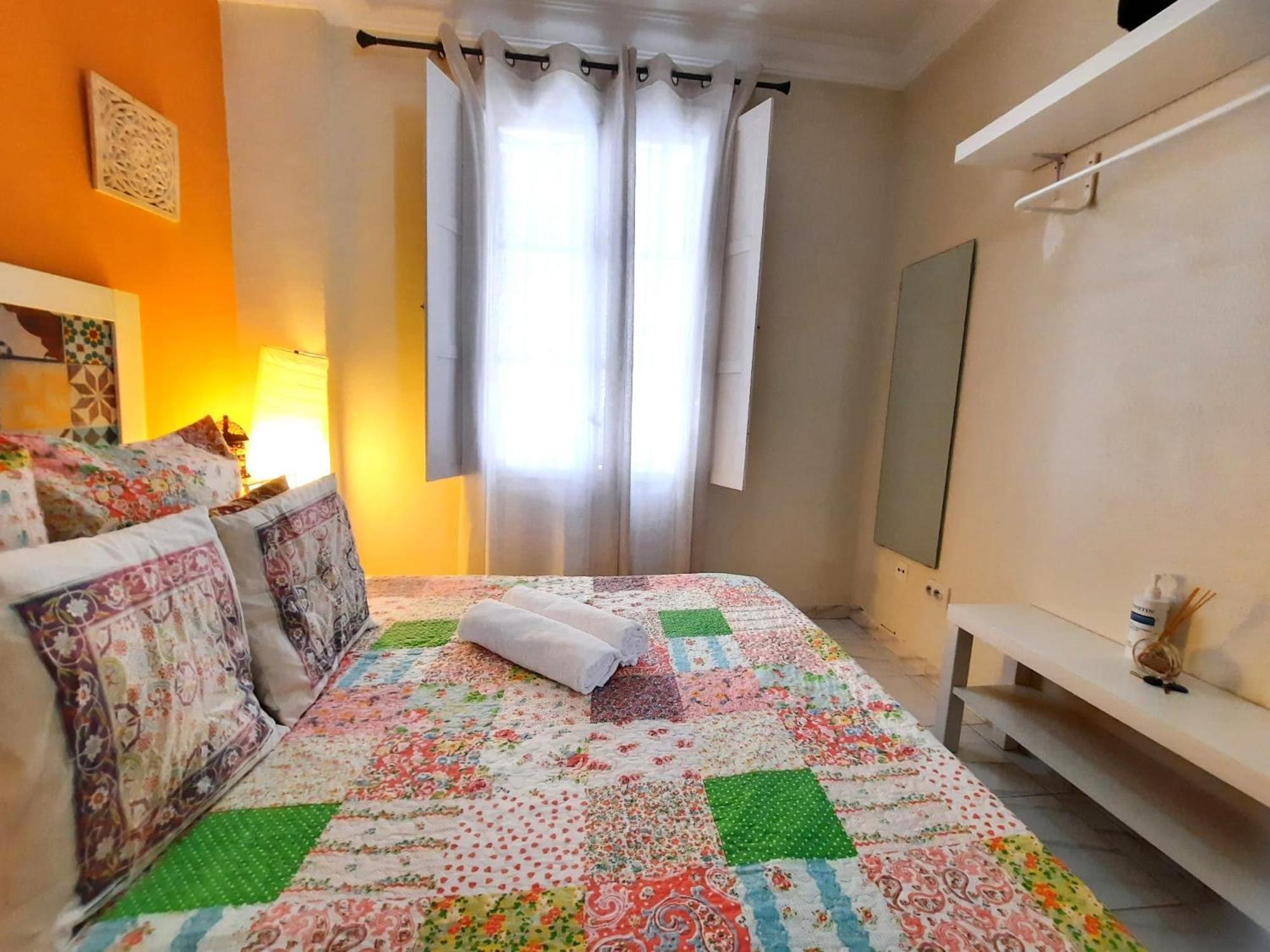 Budget And Cute Rooms With Balcony Sevilla Center Sevilha Exterior foto
